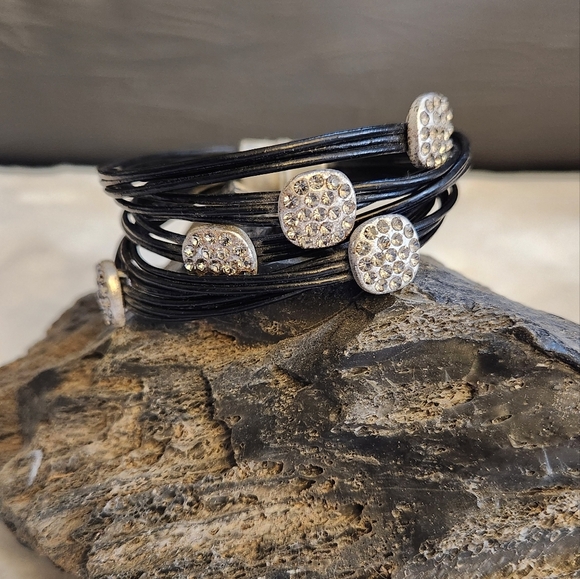 NWOT Black leather rhinestone bracelet with magnet clasp - Picture 3 of 4